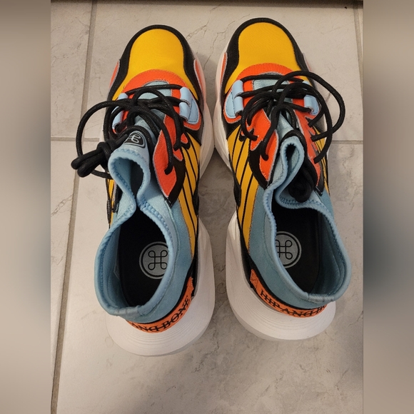 Hip and bone wave trainer pastel sky, size 11, brand new - Picture 5 of 10